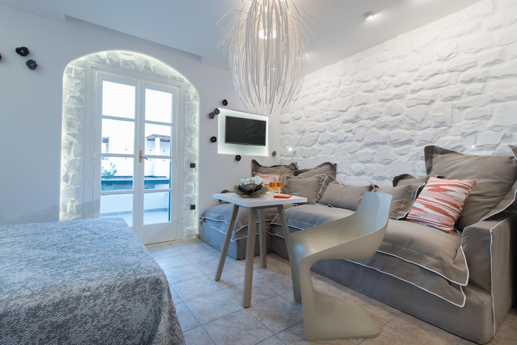 Spiros Aparthotel 2*