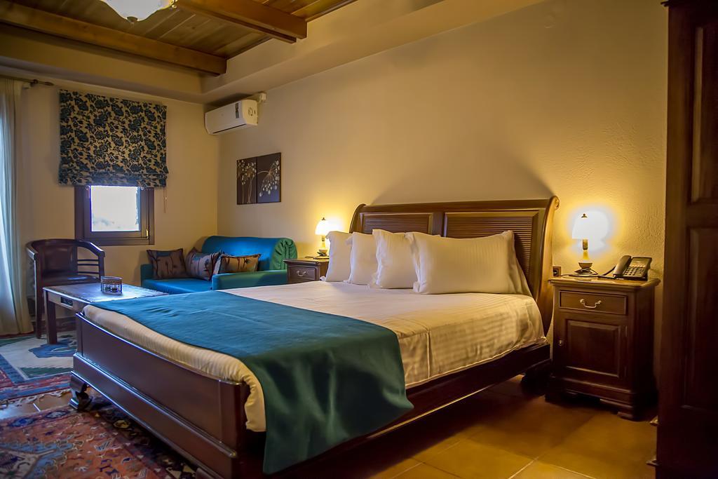 Pandion Luxury Boutique Hotel & Suites With Spa Hotel *