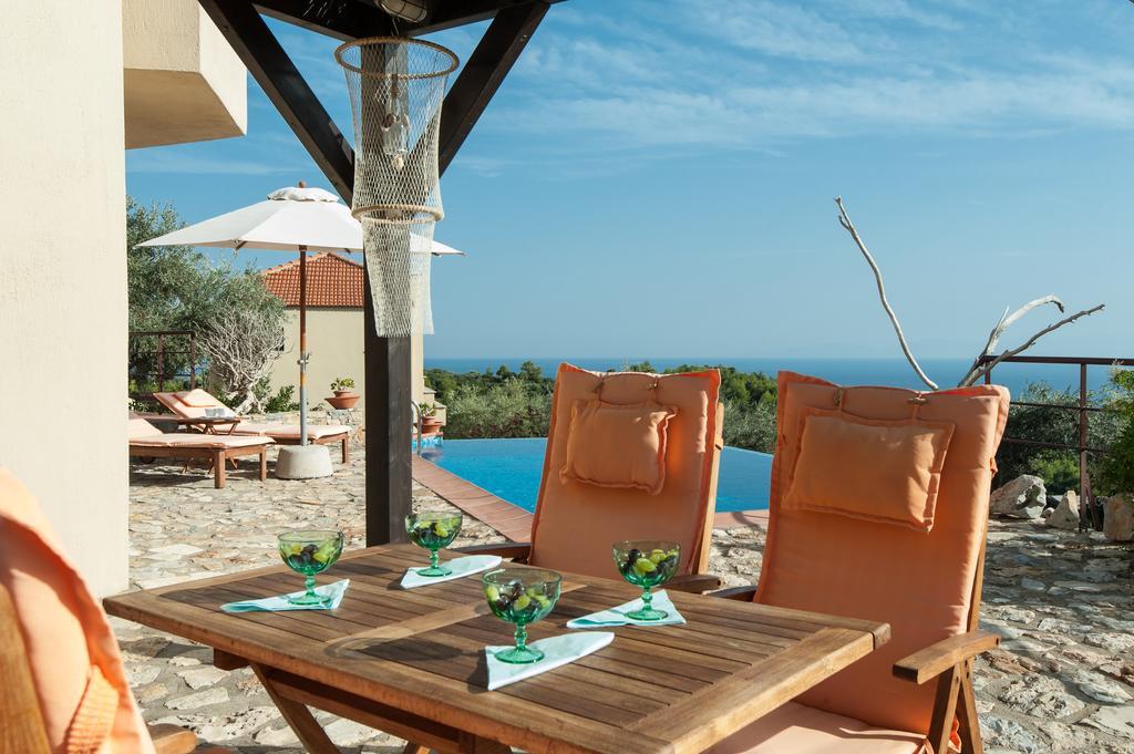 Villa Alonissos Poikilma - Luxury In Alonissos In Nature With Private Pools