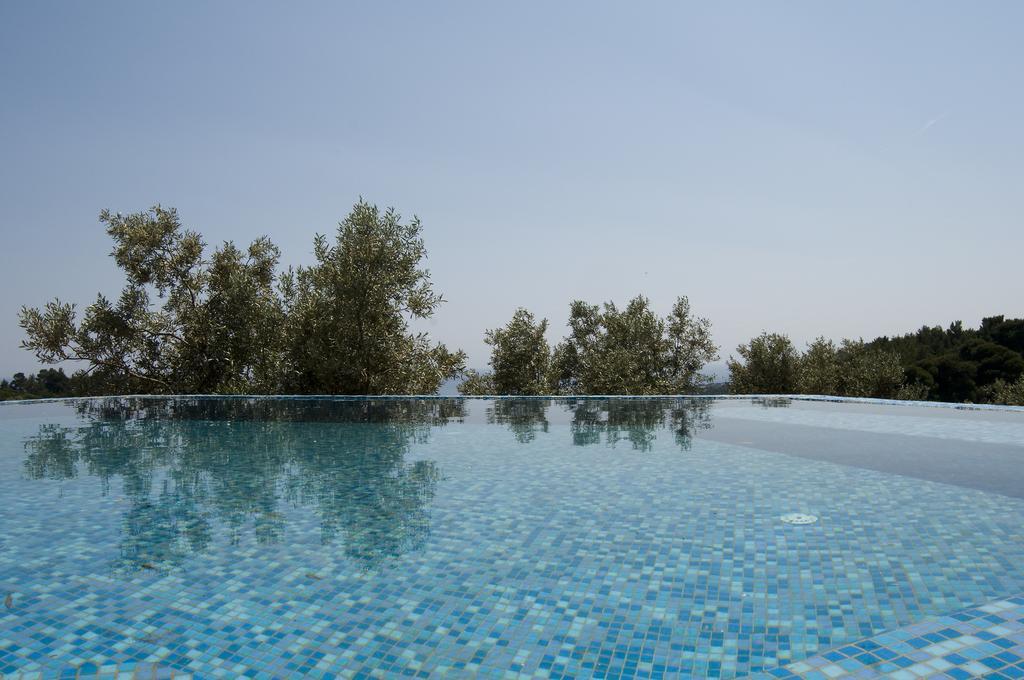 Alonissos Poikilma - Luxury In Alonissos In Nature With Private Pools