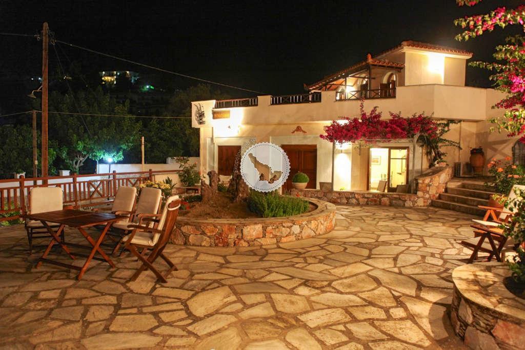 Pleoussa Studio And Apartment *