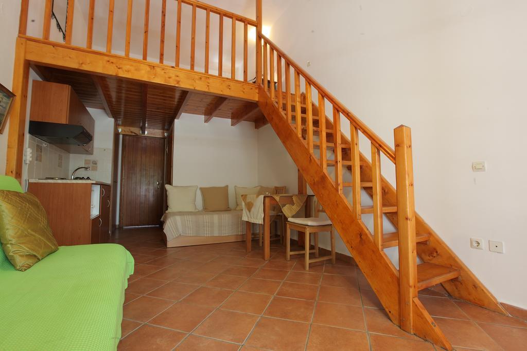Aparthotel George Skyrosstudios *