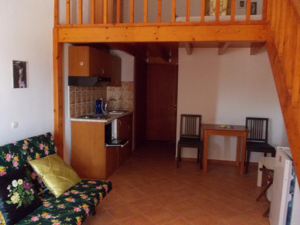 Aparthotel George Skyrosstudios *