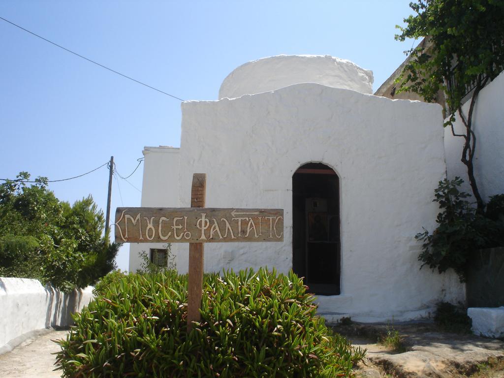 George Skyrosstudios Aparthotel