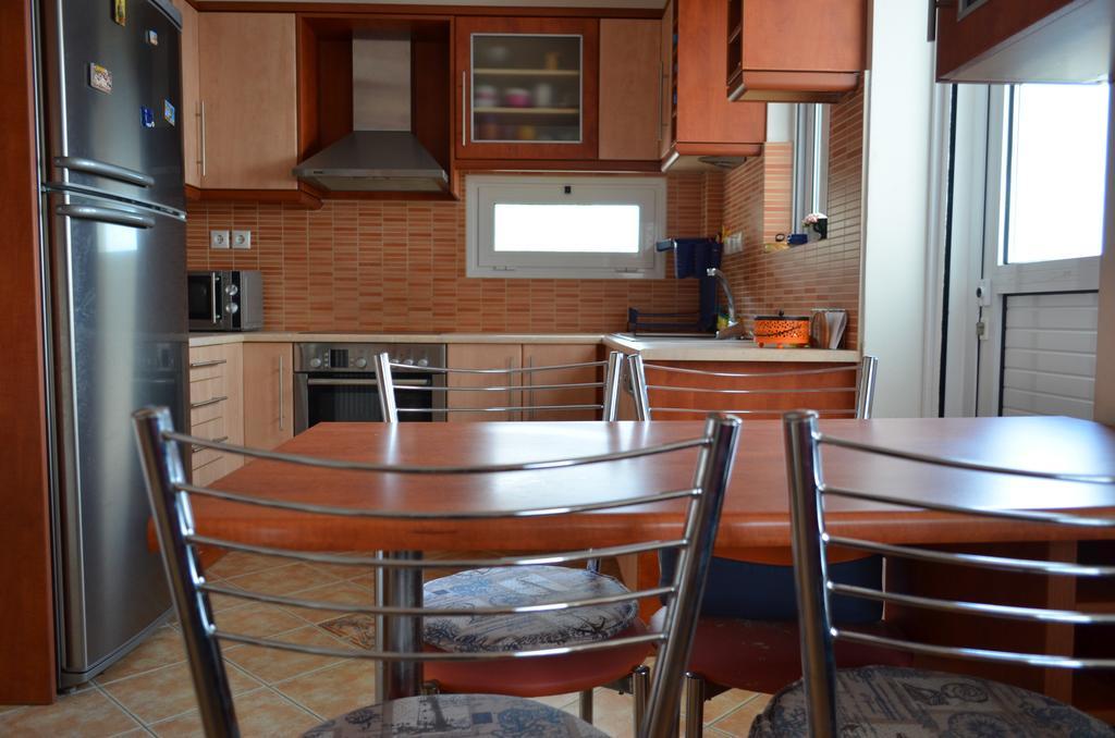 Giorgis Seafront Apartment Schinias