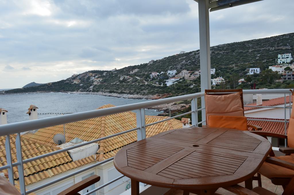 Giorgis Seafront Apartment