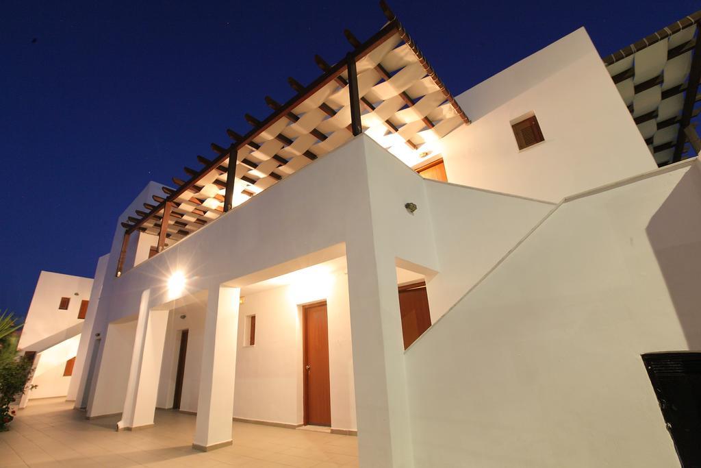 George Skyrosstudios