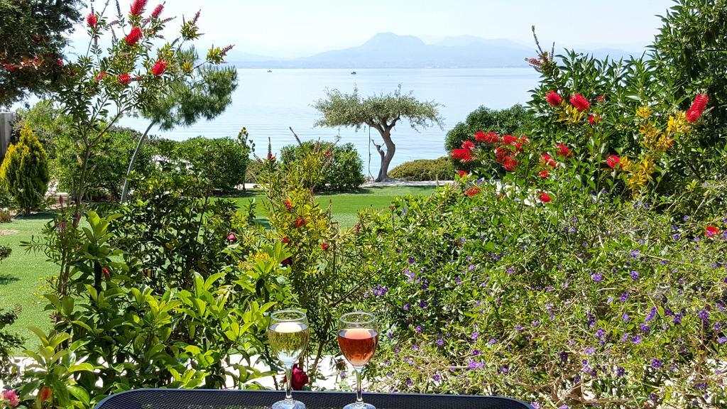 Villa Oikonomou Luxury Vouliagmeni Lake