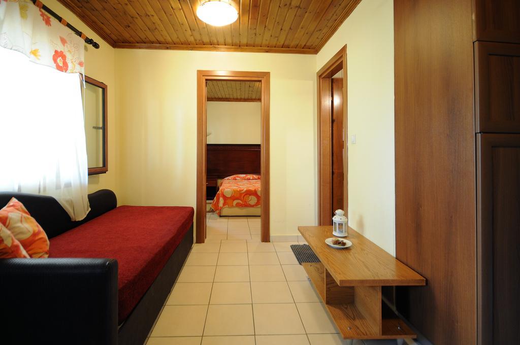 Apartment Haus Platanos & By The Sea *