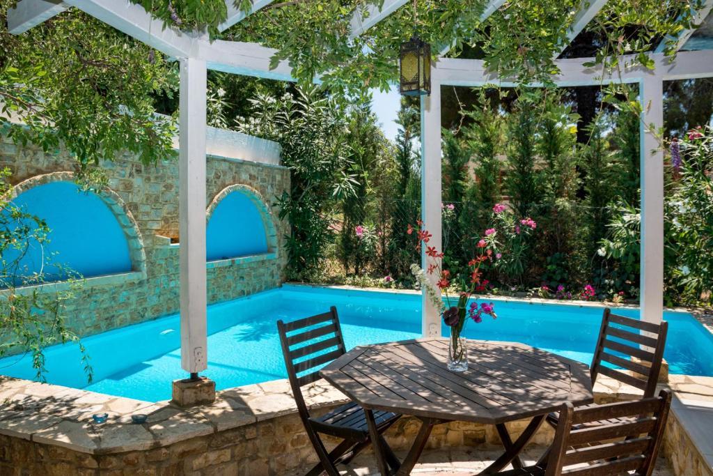 Maria Elena Villas Neos Marmaras