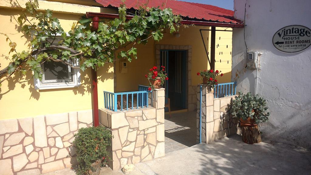 Vintage House-vori-rent Vori