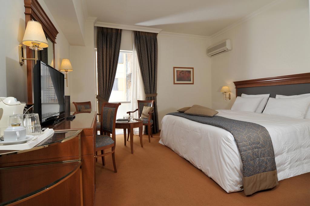 Hotel Atrium & Jacuzzi 4*