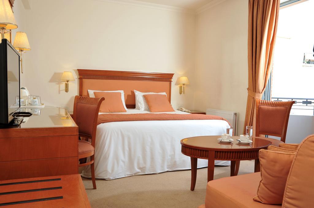 Atrium & Jacuzzi Hotel 4*
