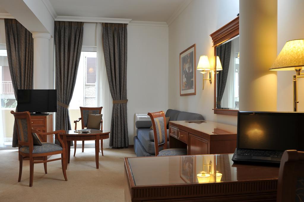 Atrium & Jacuzzi Hotel 4*