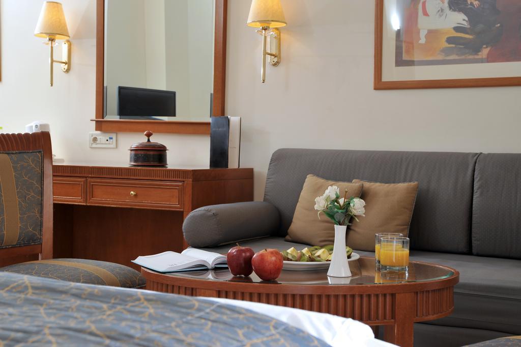 Atrium & Jacuzzi 4* Athens
