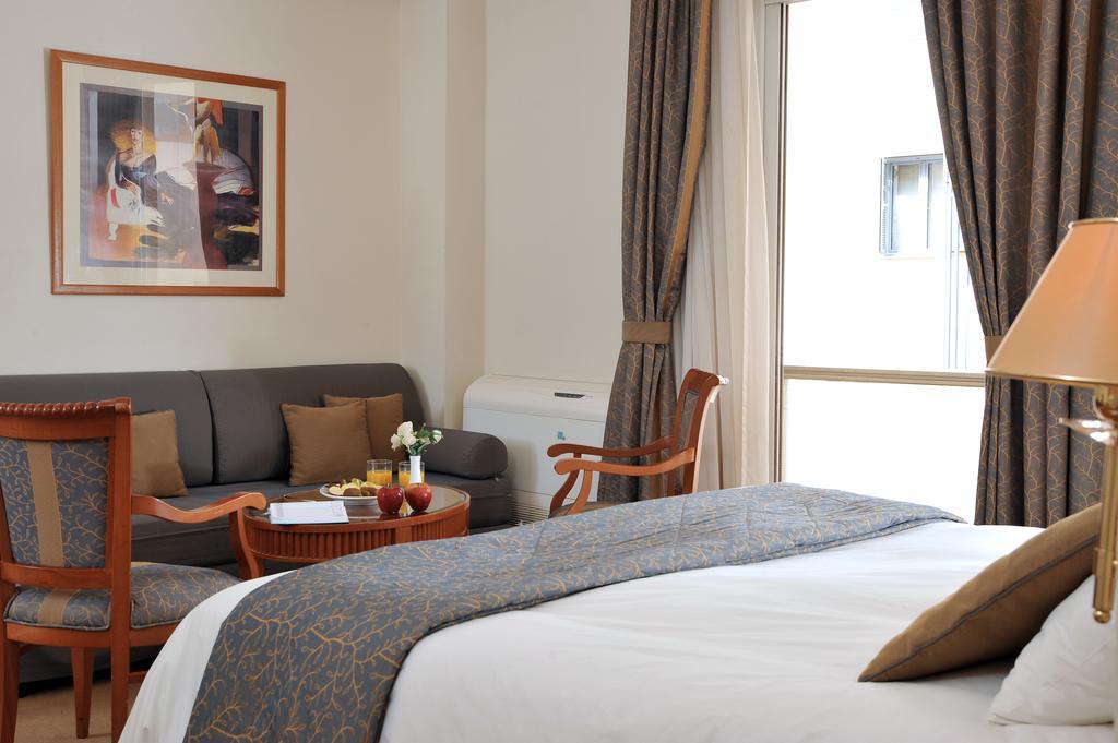 Atrium & Jacuzzi Athens