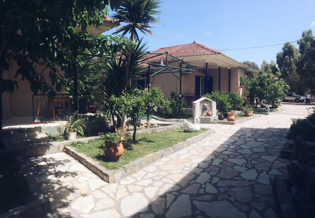 Faros Apartment *