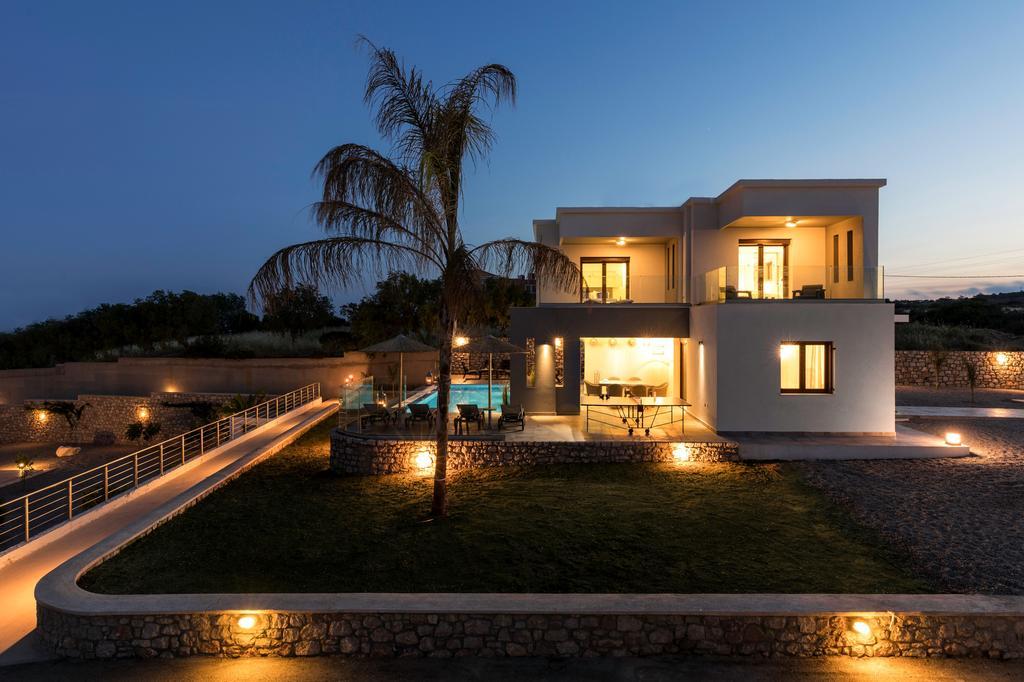Antonoglou - Waterfront Luxury Retreat