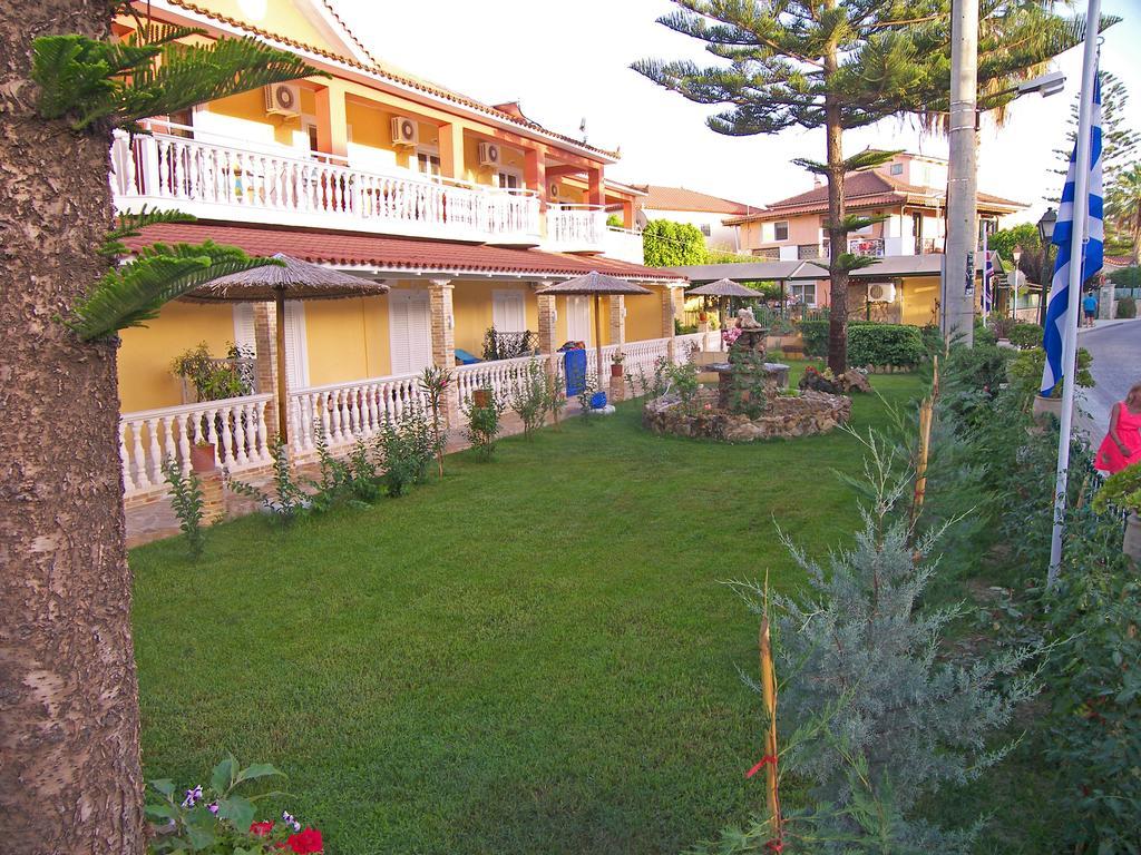 Aparthotel Tom & John Center 4*
