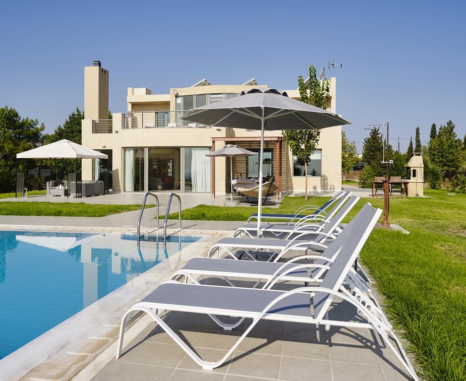 Luxury Trapezia Villa *