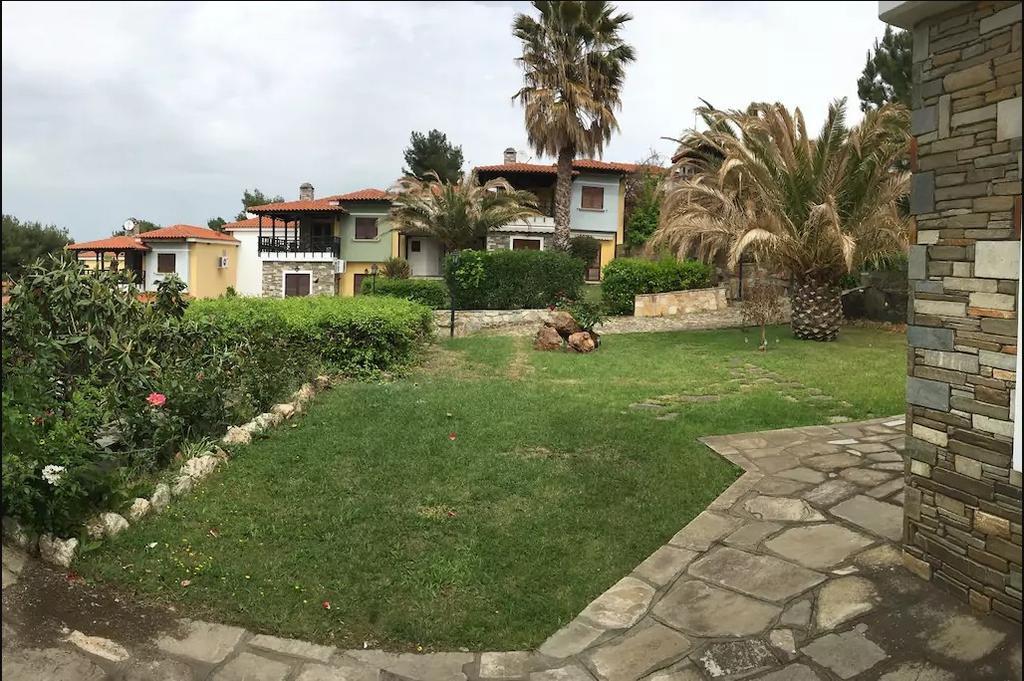 In Cavo Kastri * Nikiti (Sithonia)