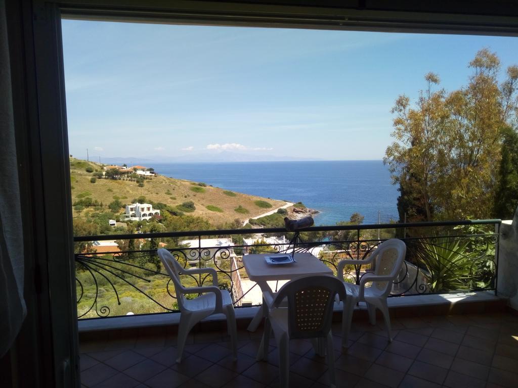 Christina Beachfront Apartment Vromopousi