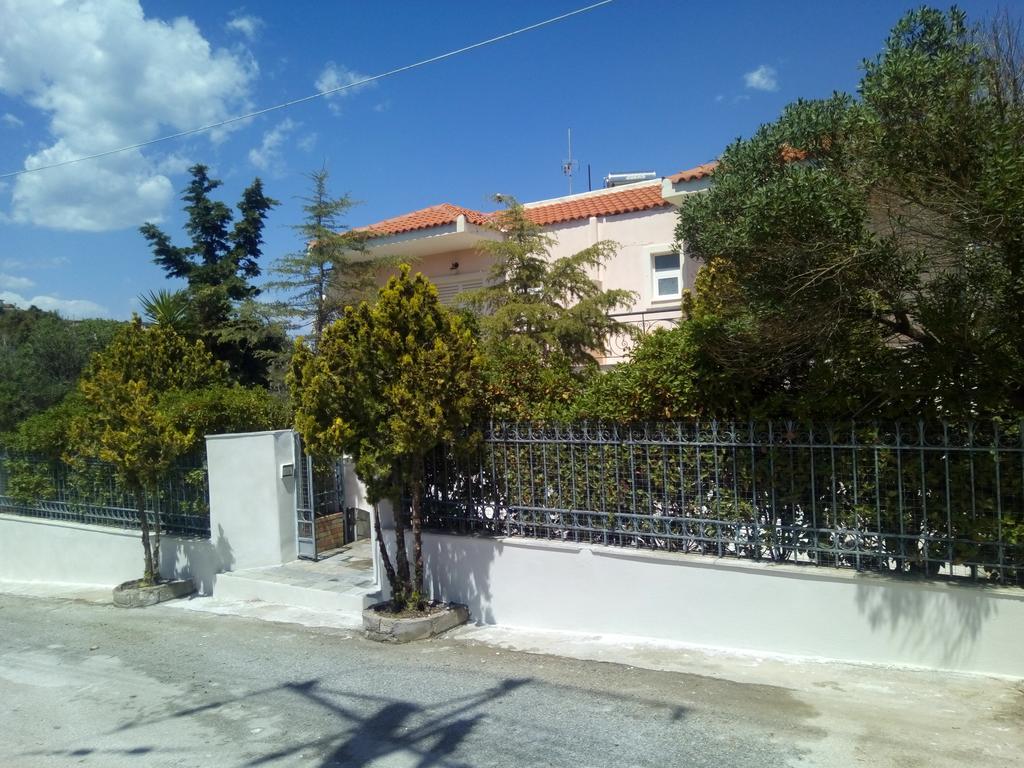 Christina Beachfront Apartment Vromopousi