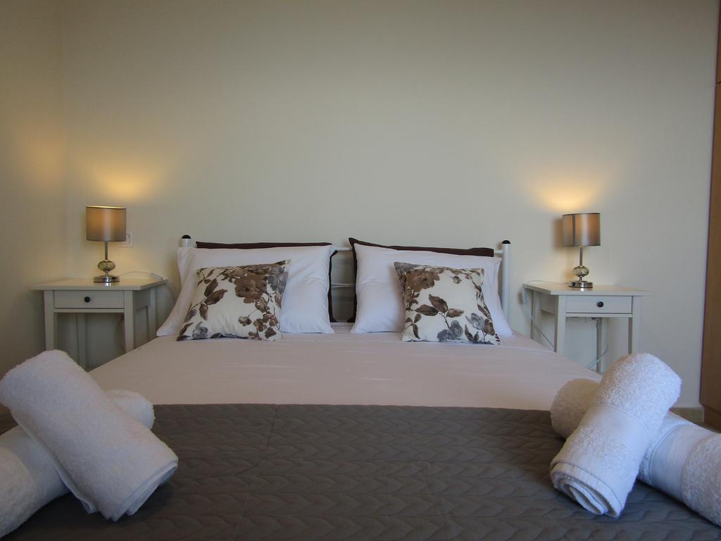 Beach Two Bedroom Maisonette With Sea View *