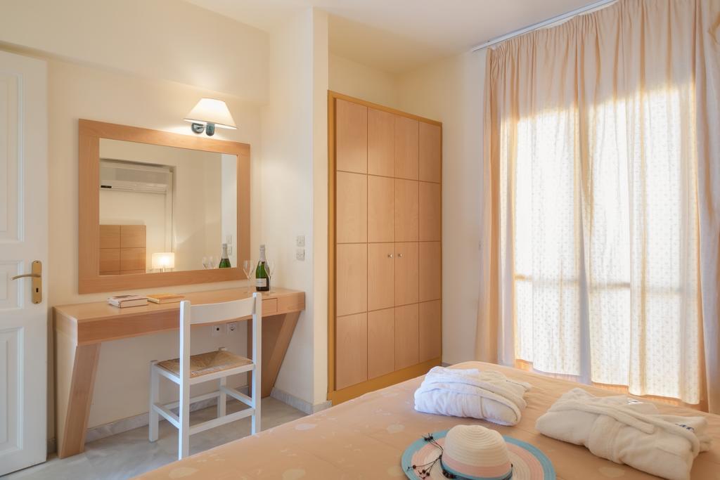 Mare Aparthotel 3*