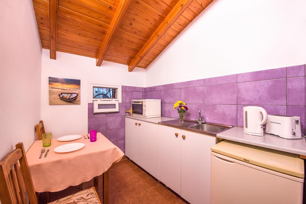 Argo Pool & Bar Benitses (Corfu)