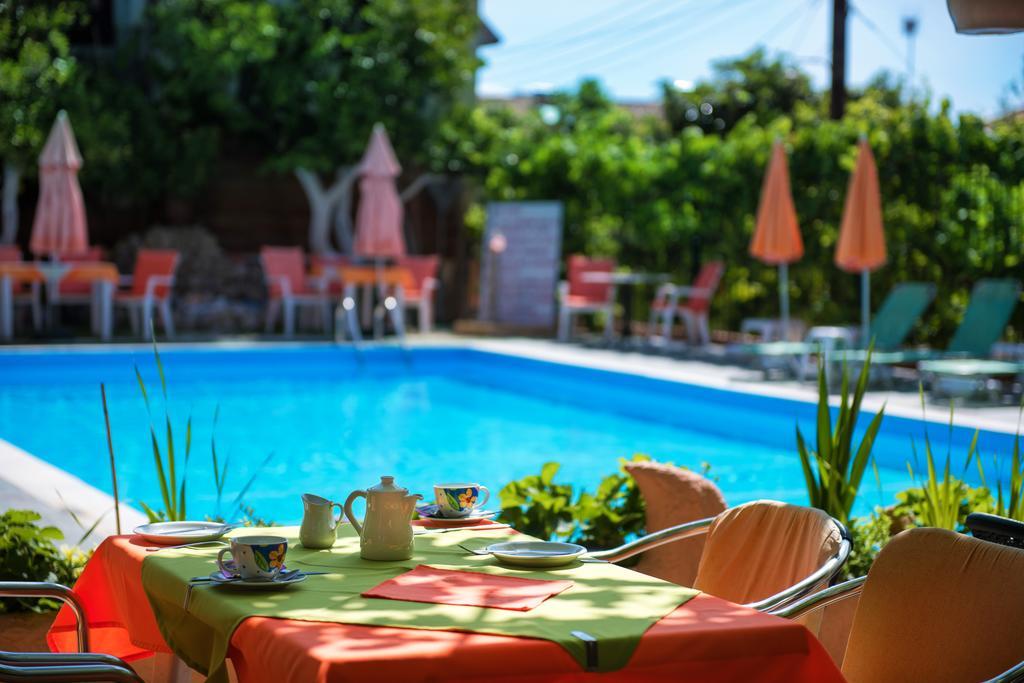 Argo Pool & Bar Aparthotel