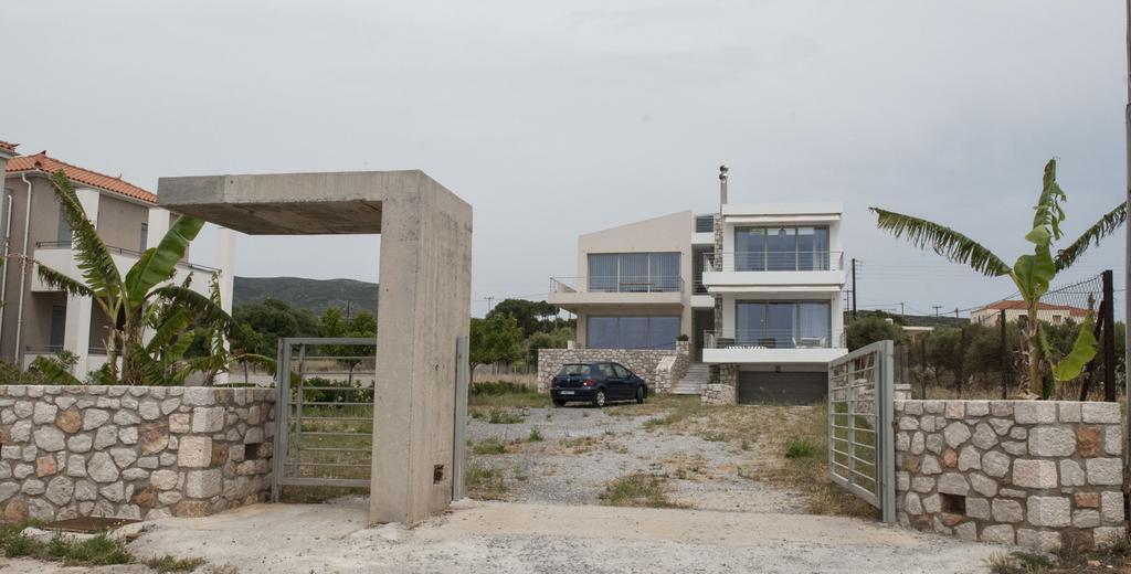 Ilios H&e House