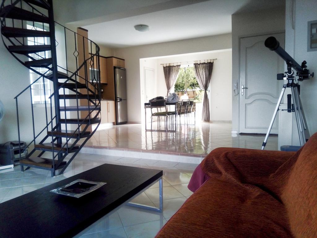 Christina Beachfront Apartment Vromopousi