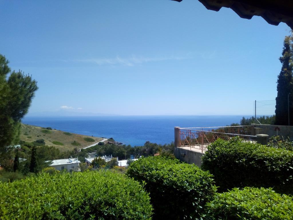 Christina Beachfront Apartment Vromopousi