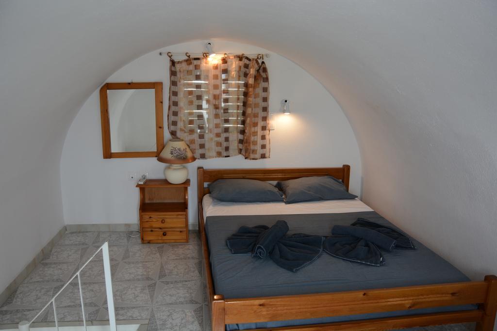 Valentino * Perissa (Santorini)