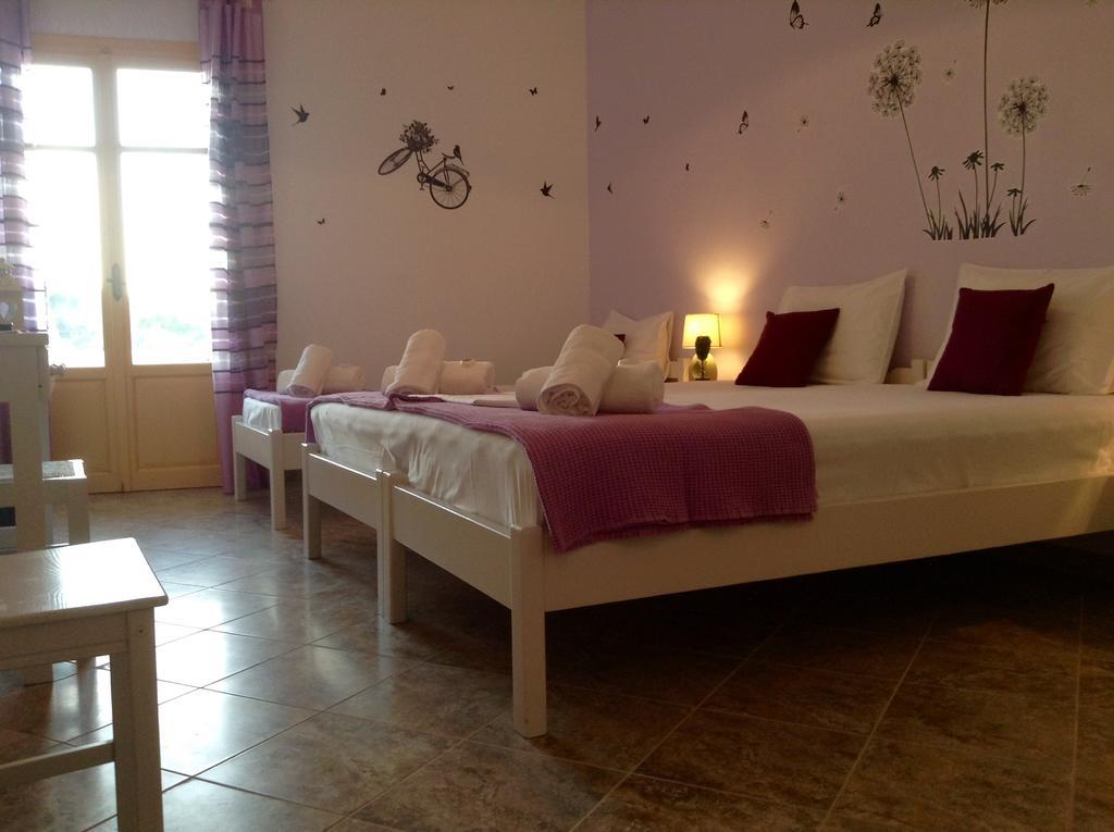 Nikoletta * Parikia (Paros)