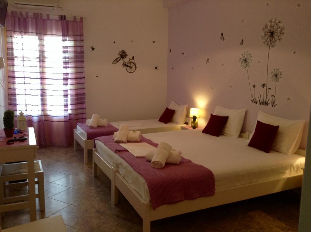 Nikoletta * Parikia (Paros)