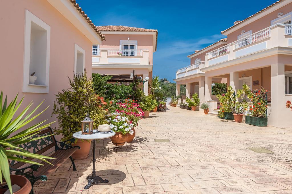 Villa Lorenzo With Private Pool, 200m From The Beach, By Zantewize Lithakia (Zakynthos)
