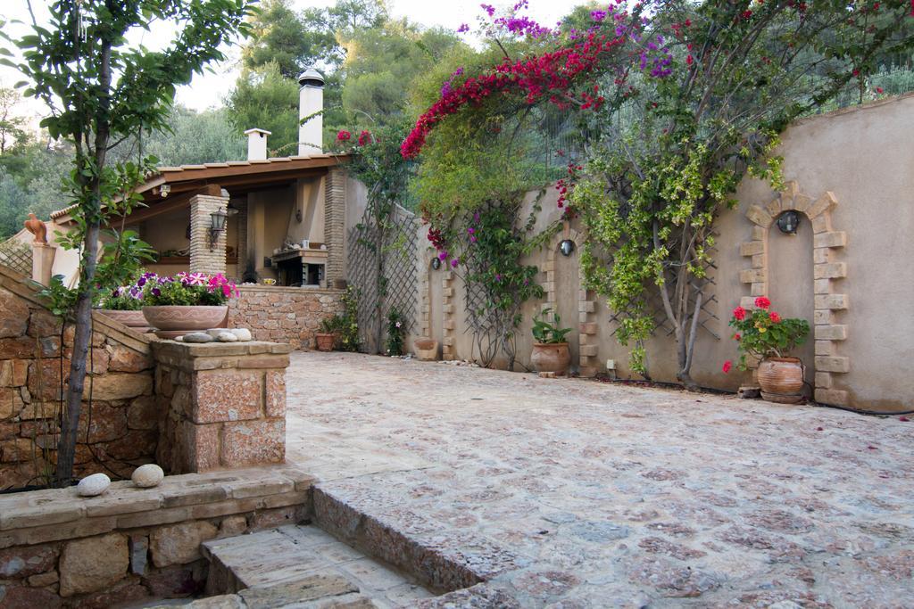 Maira Villa Korfos