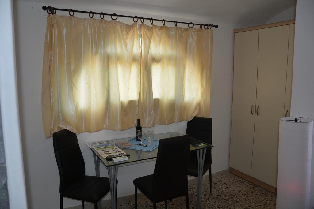 Apartment Tonaras & Perivolos (Santorini)