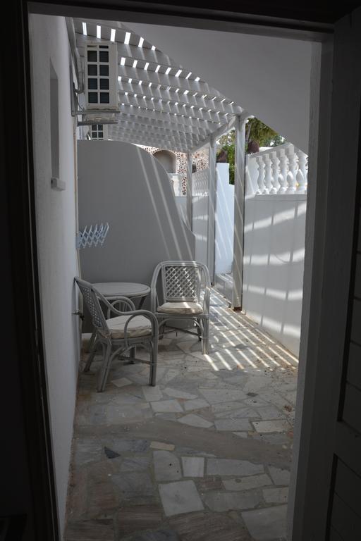 Tonaras & * Perivolos (Santorini)