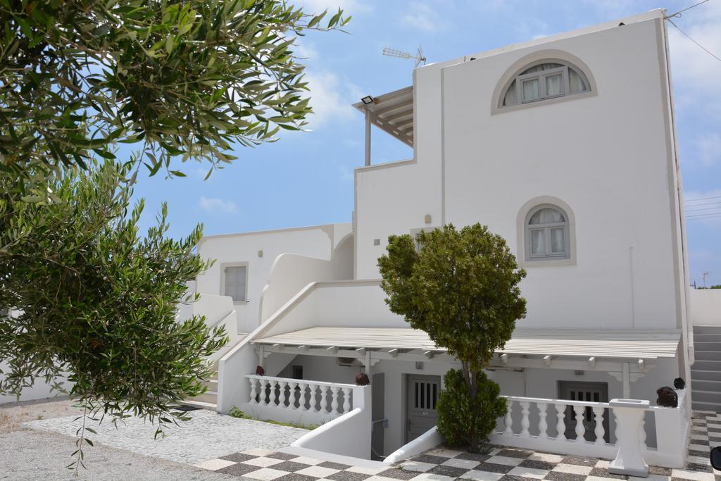 Tonaras & * Perivolos (Santorini)