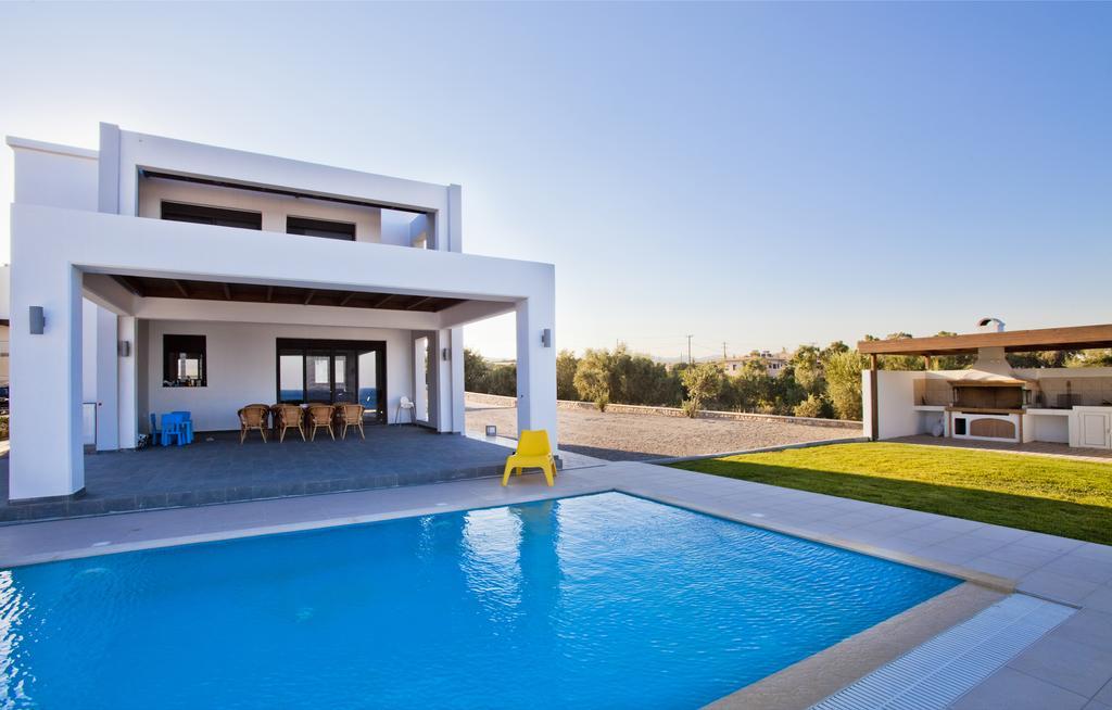 Villa Antonoglou - Waterfront Luxury Retreat *