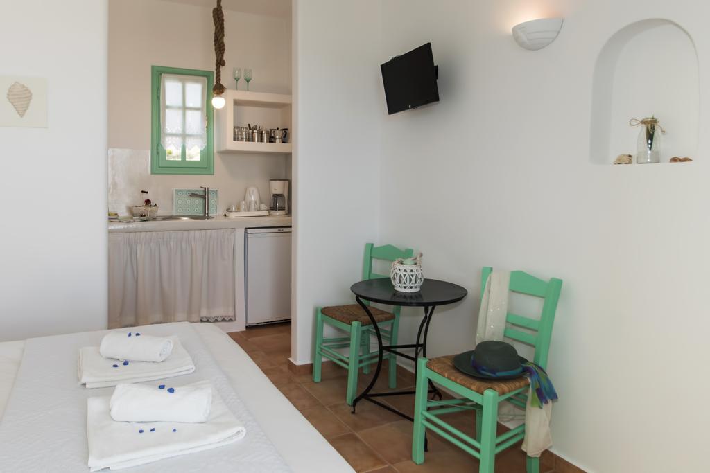 Psilandis Adamantas (Milos)