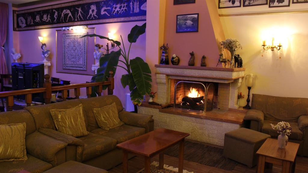 Kosta Famissi Hotel