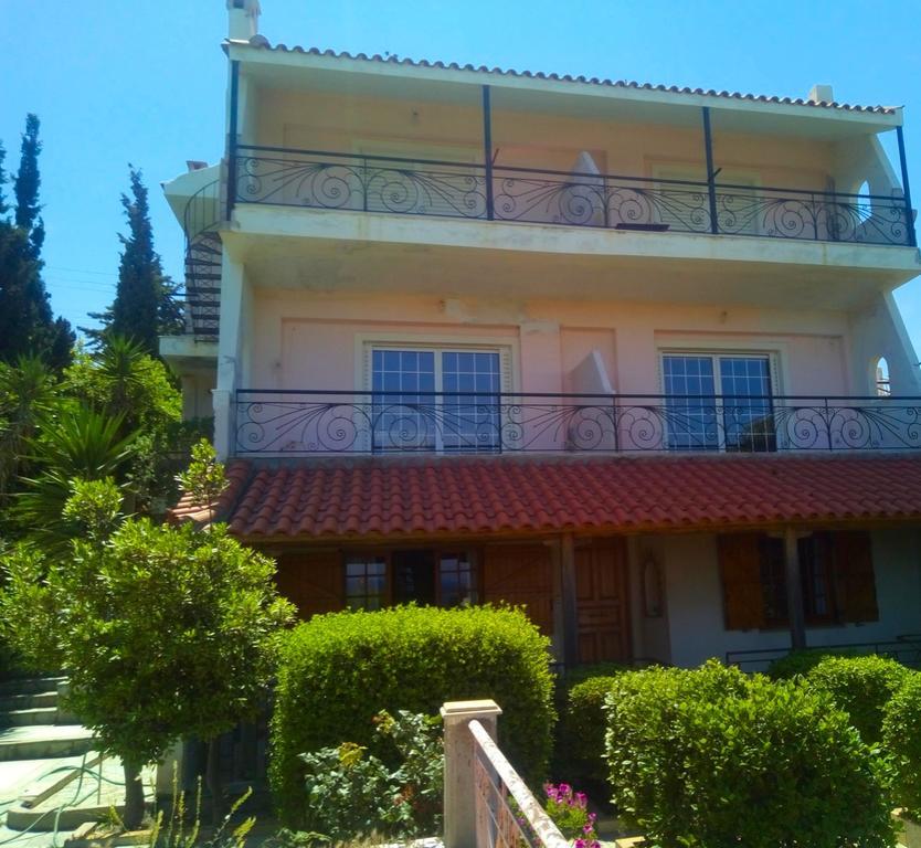 Christina Beachfront * Vromopousi
