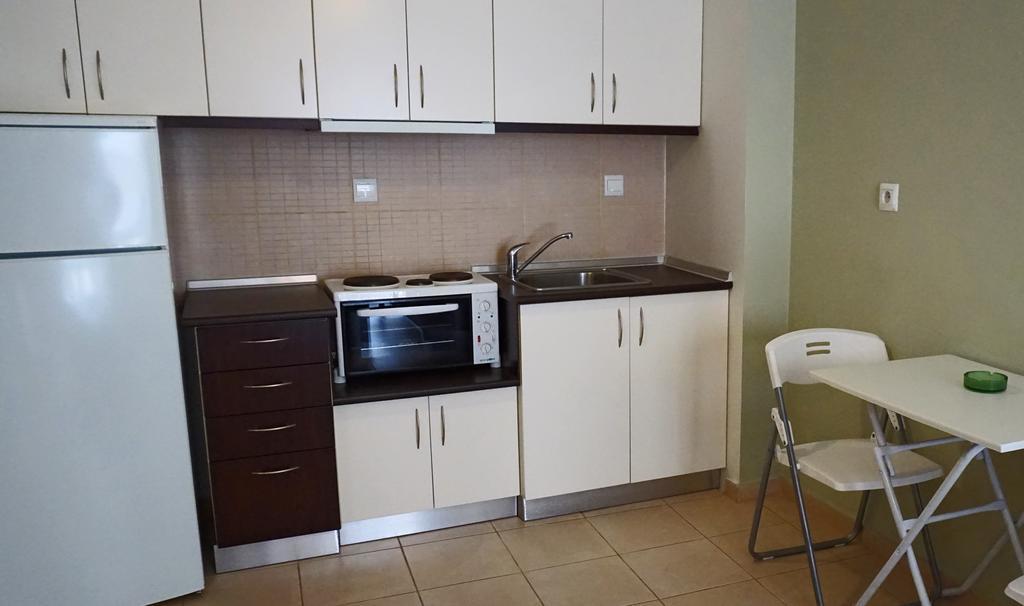 Ameris & Apartment Neos Marmaras