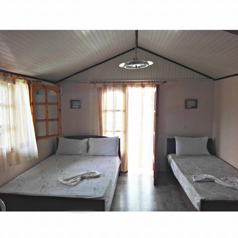 Skotina Rooms *