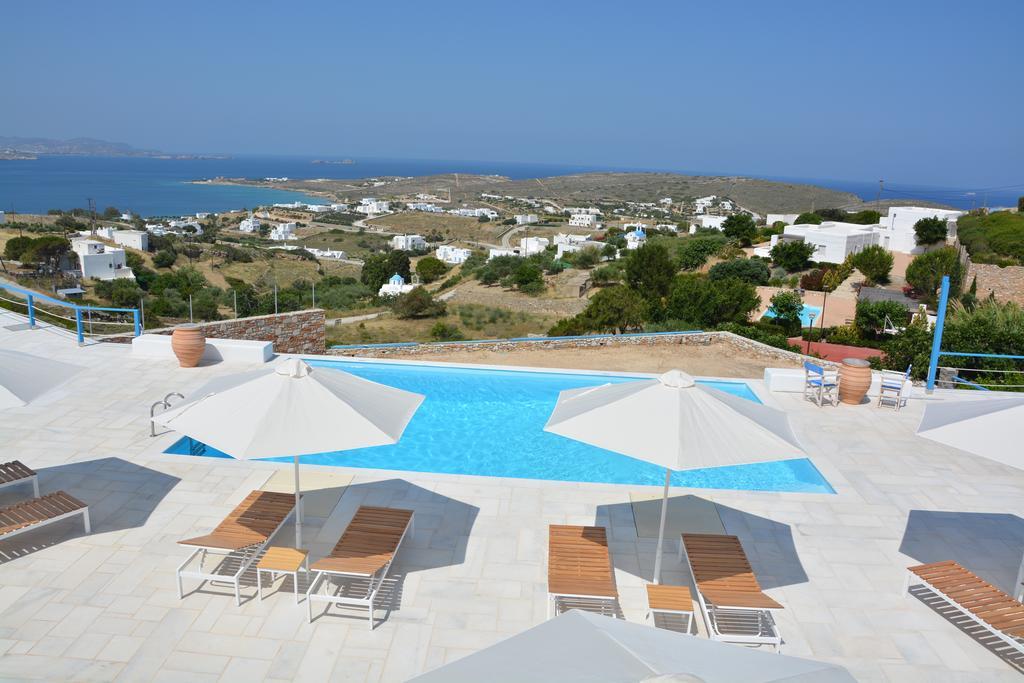 White Blue & * Parikia (Paros)