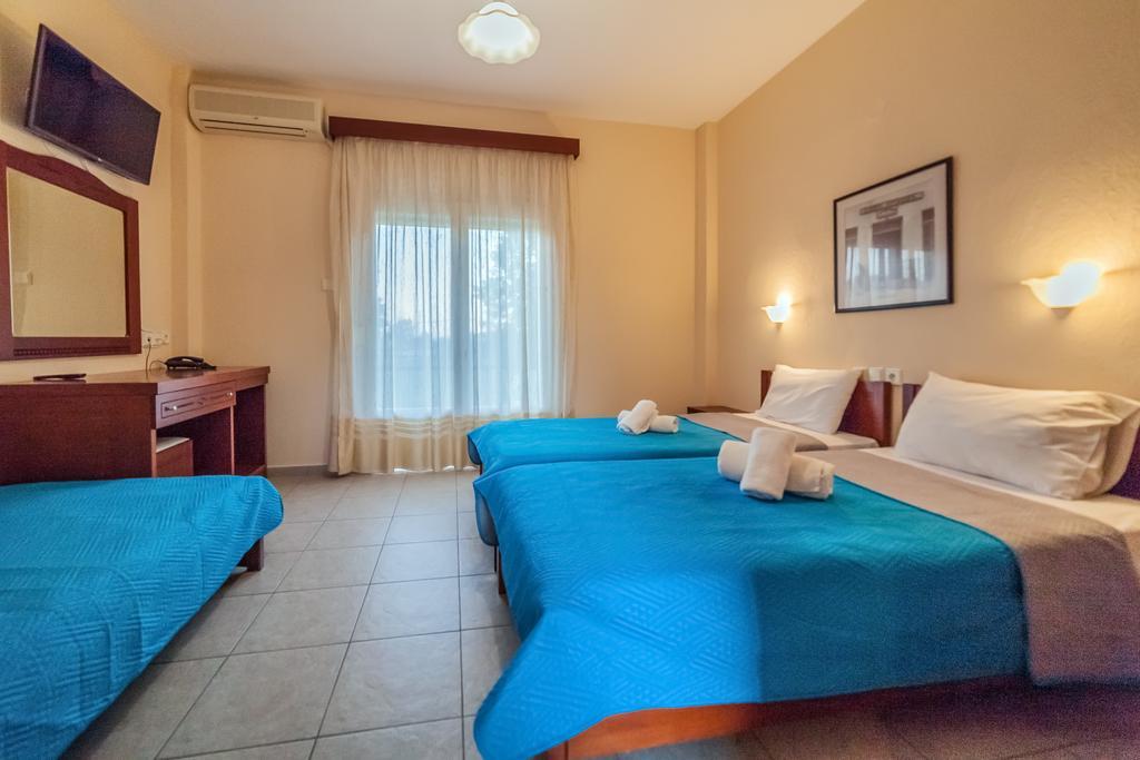 Sintrivanis Resort Beach * Paralia Skotinis